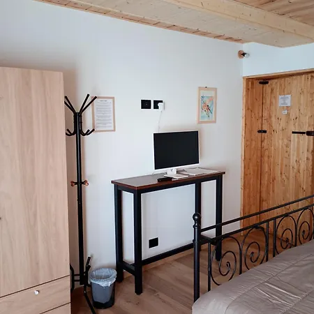 Alojamento de Acomodação e Pequeno-almoço Ai Carpini 3*